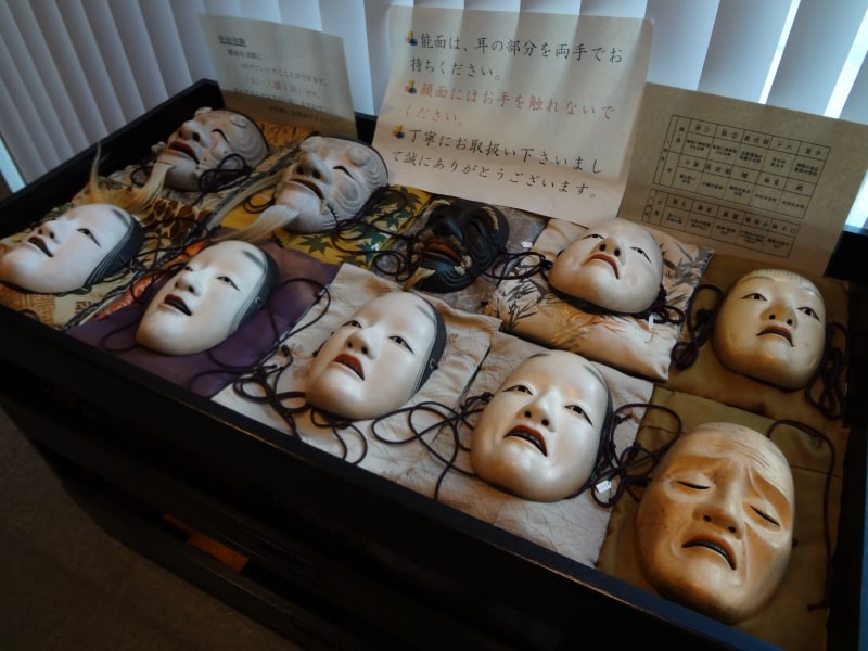 能面は選ぶことができます。能面だけつけての記念撮影もＯＫ