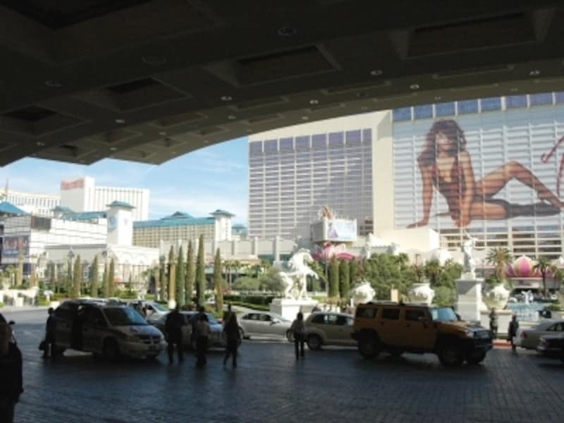 正面玄関に車を着けるバレーパーキング