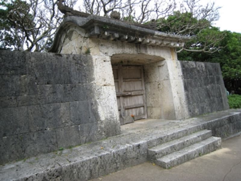園喜屋武御嶽門