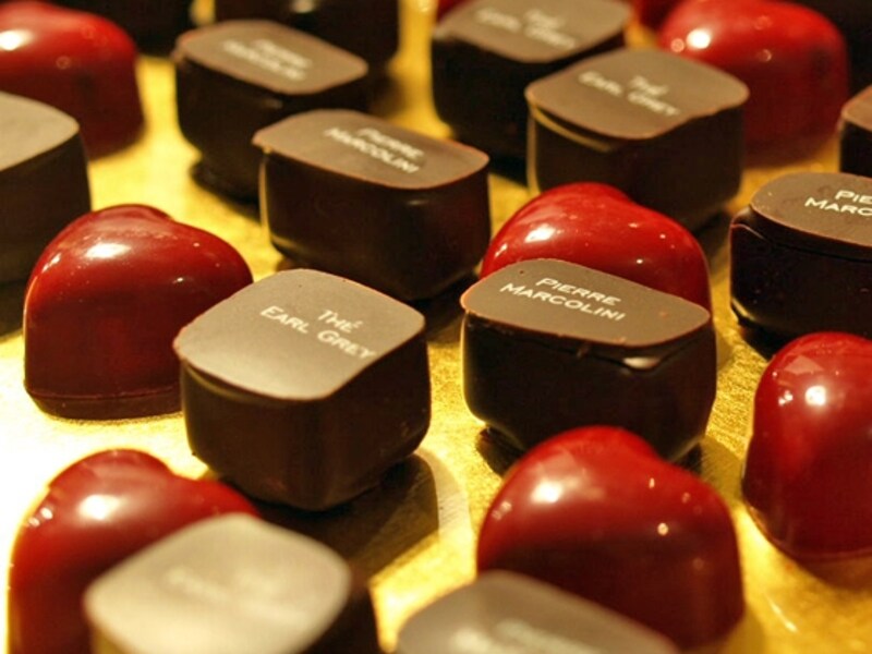 プラリーヌ ハート型の“クールフランボワーズ”は、ホワイトチョコレートの中に甘酸っぱいフランボワーズのガナッシュがはいっています