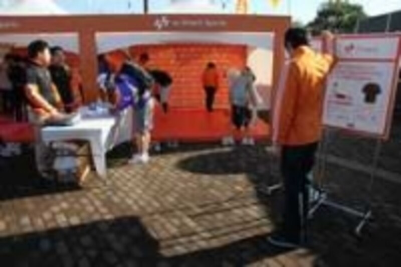 参加企業ブースでは参加者に多くの記念品を用意