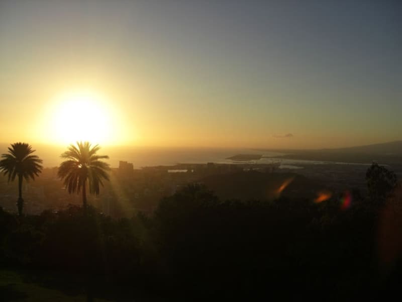 ホノルル空港寄りに沈む夕日