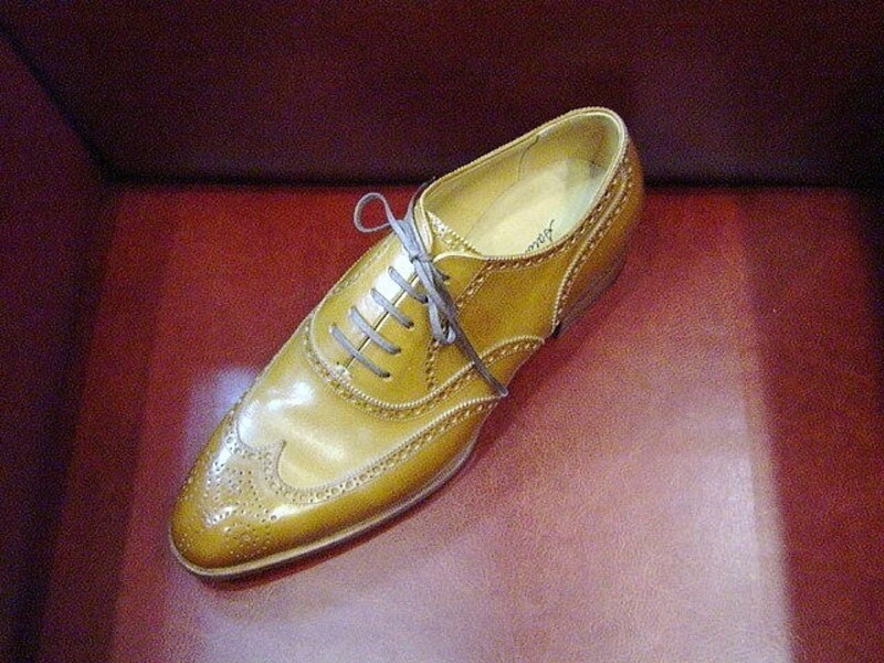 内羽根式フルブローグ