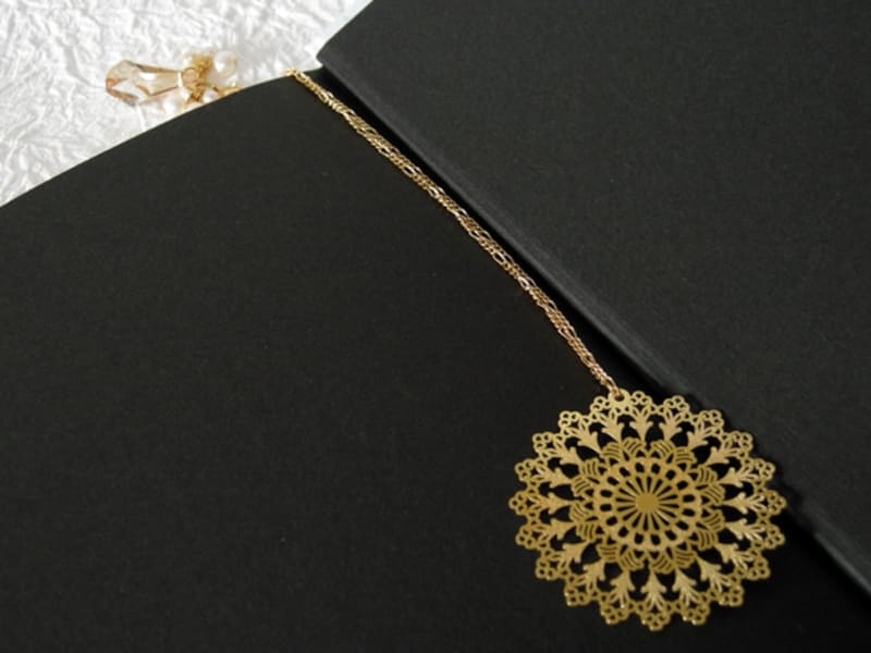 座金とビーズのブックマーカー