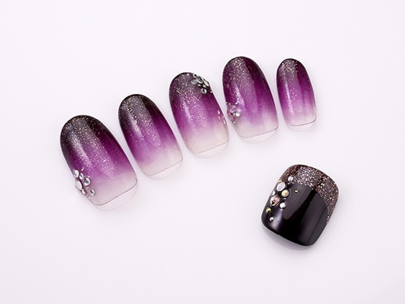 細かなゴールドのラメが輝きをプラス