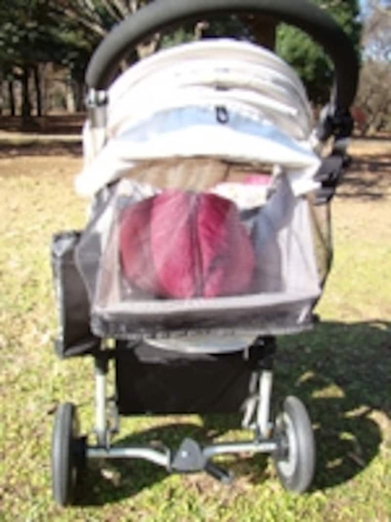 キャノピー下をメッシュに切り替えれば、通気性も抜群