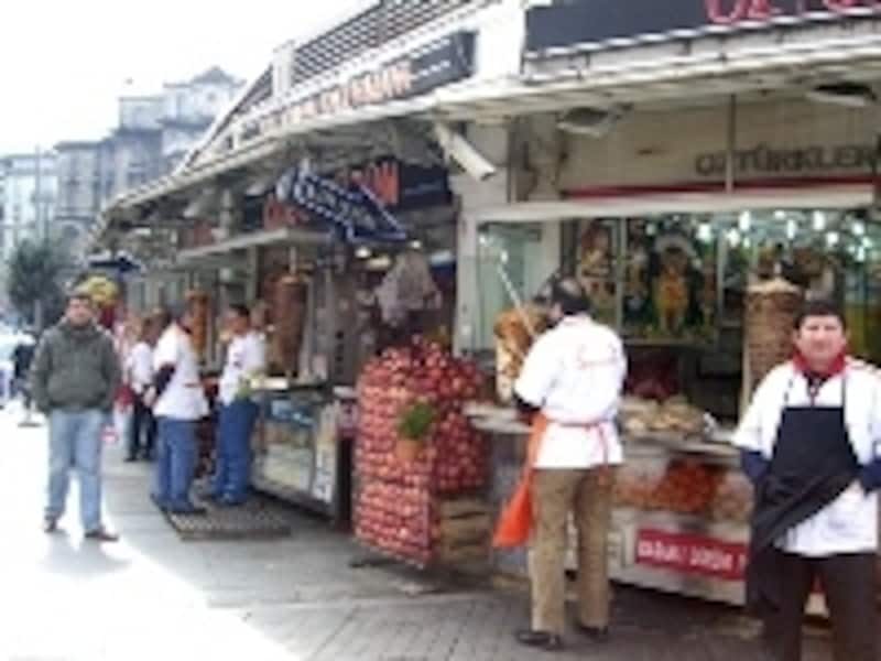 スラセルヴィレル通りとクズルカヤラル