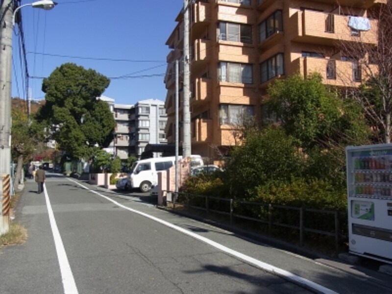 丘陵地のマンション、池田市