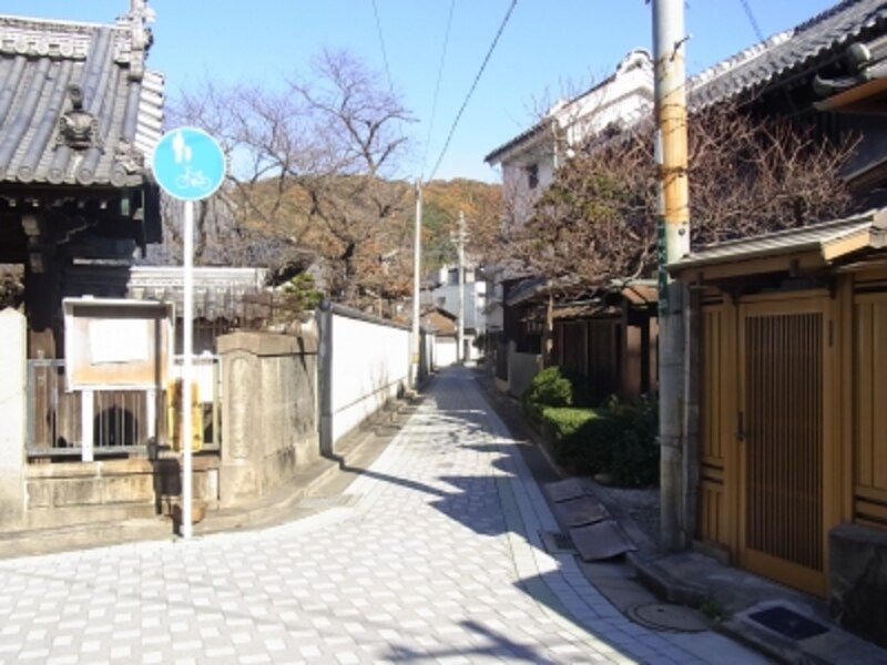 石畳の街並、池田市