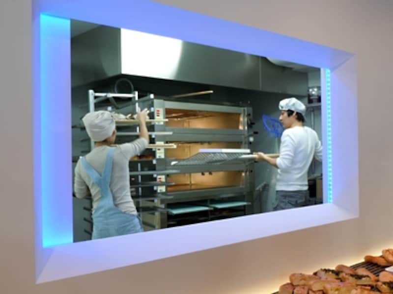 窓から見える工房