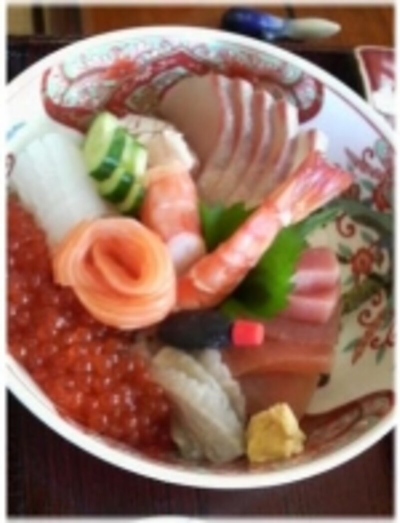 新鮮な具がたくさん!お替りしたくなる海鮮丼
