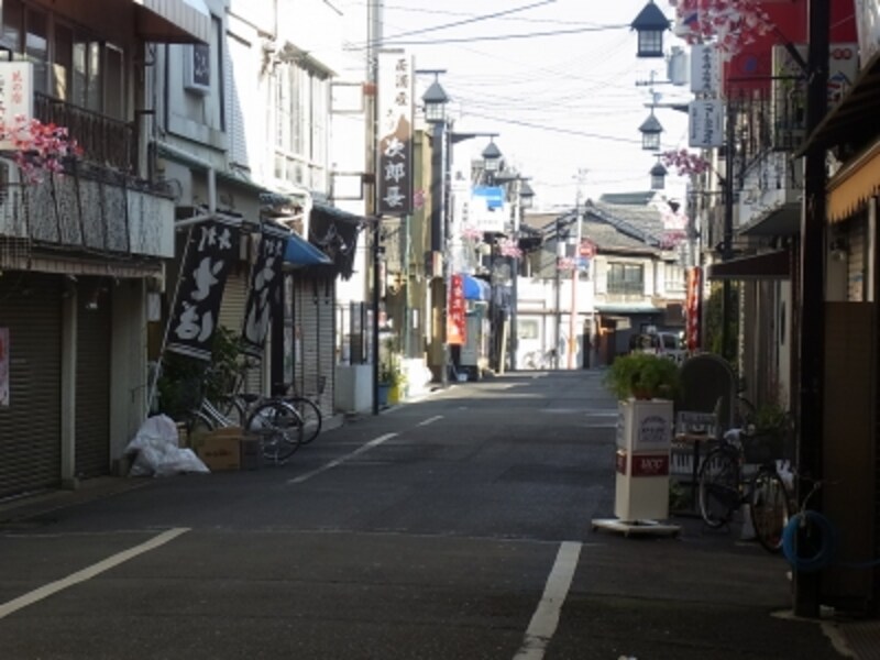 夜は活気がありそうな岸和田駅前