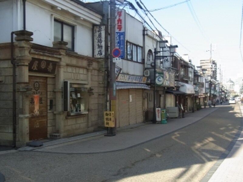 時折ハイカラな建物in岸和田駅前通り商店街