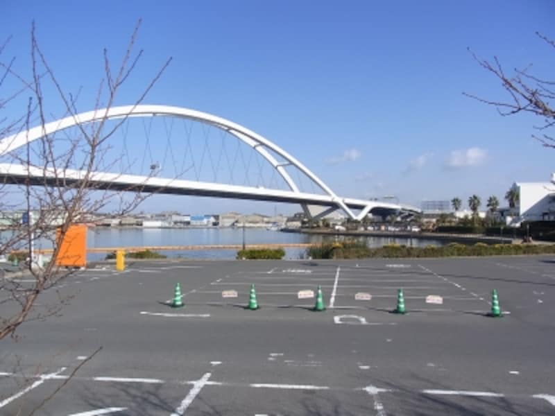 岸和田カンカンベイサイドモールの向こうの海