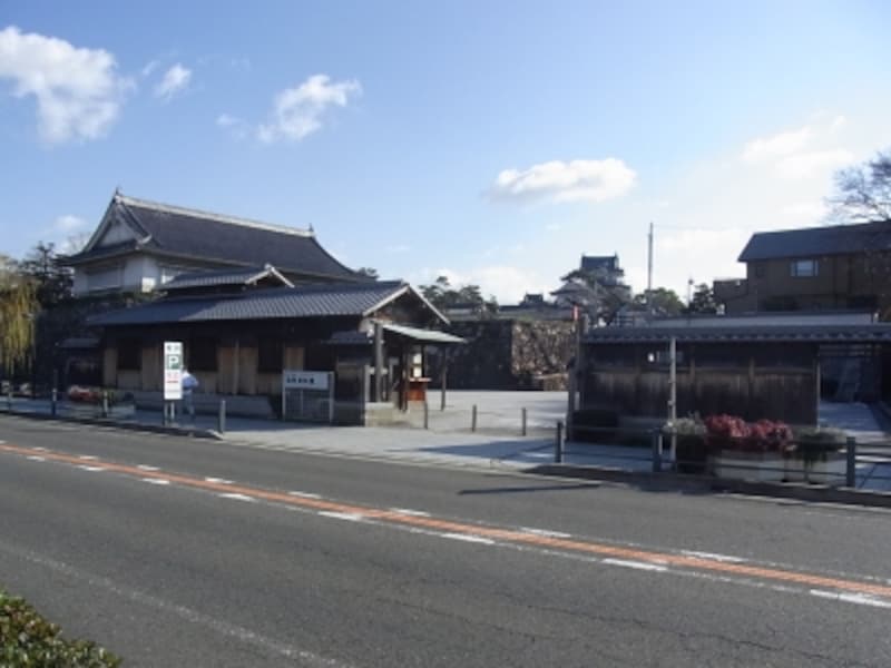 岸和田城、駐車場