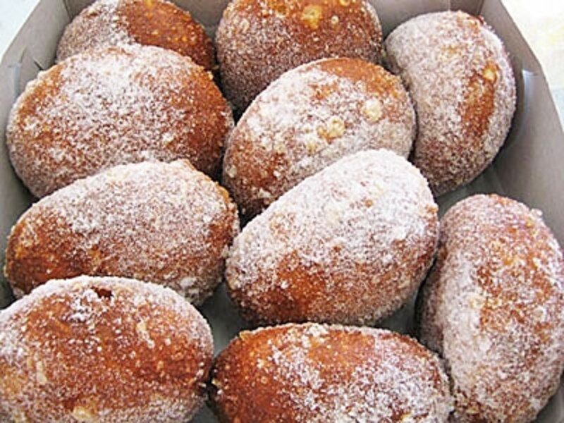 プレーンマラサダが1つ90セントという安さに驚き! カスタード、チョコレート入りは1ドル30セント