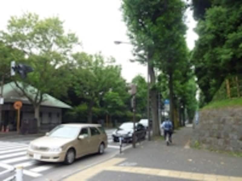 赤坂離宮周回コースには交番数カ所と警官の巡回があって安全そのもの