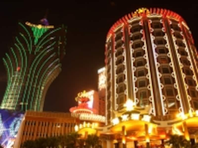 ネオン煌めくマカオの夜