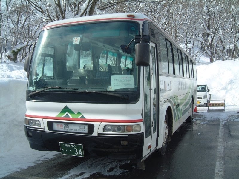 高山駅と白川郷を結ぶ濃飛バス