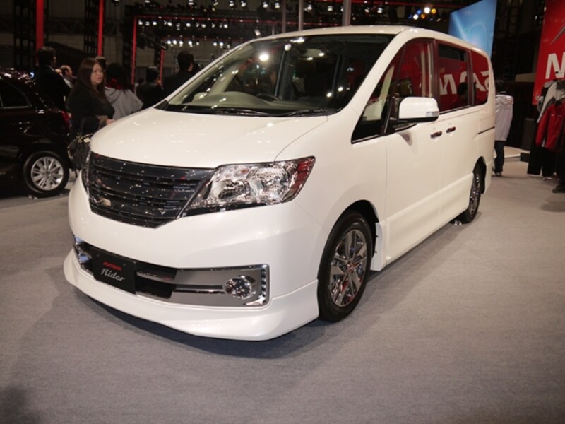 セレナフロントマスク