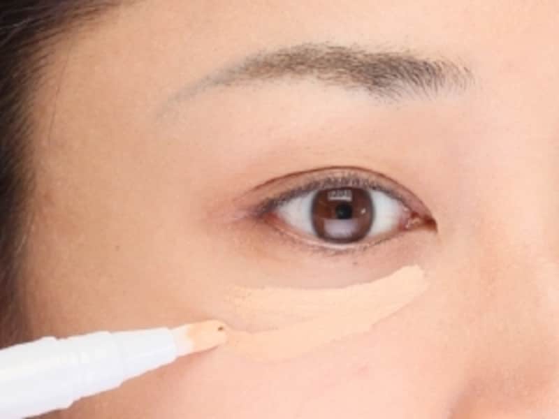 コンシーラーでクマ隠し