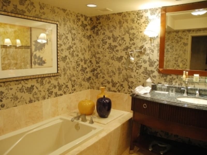 お風呂脇の花瓶がおしゃれ！