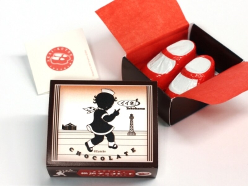 メイドインヨコハマ「横浜チョコレートundefinedイイネ!Yokohama」(280円税込)……クレイジーケンバンドとのコラボブランド「イイネ!Yokohama」の商品で女の子が「イイネ!」のポーズで決めています。甘いものが苦手な方におすすめのビターテイスト(画像提供:エクスポート)
