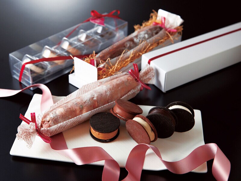 ソシソンショコラ(いちご・ショコラ、各1200円)、サブレショコラ(5個入、2000円)※すべて税込(画像提供:横浜ロイヤルパークホテル)