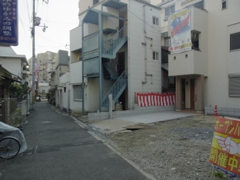 裏通りに新築現場発見