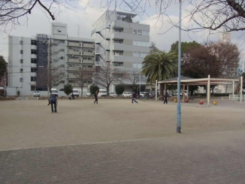 外で遊ぶ子供＠塚本