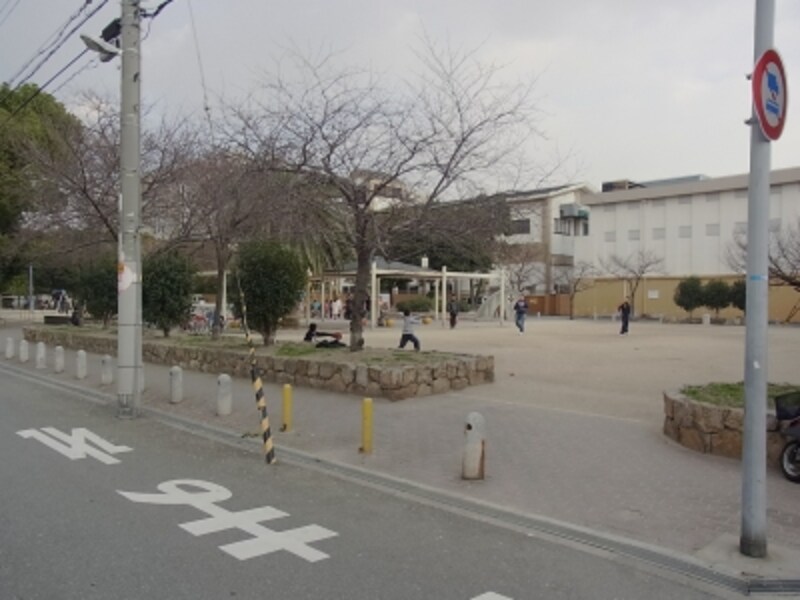 外で遊ぶ子供＠塚本