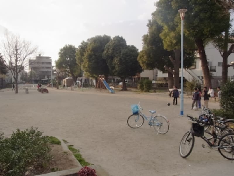 外で遊ぶ子供＠塚本