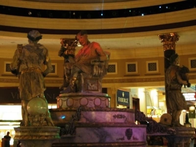 時間になるといきなり石像が話し始めちょっとびっくり！