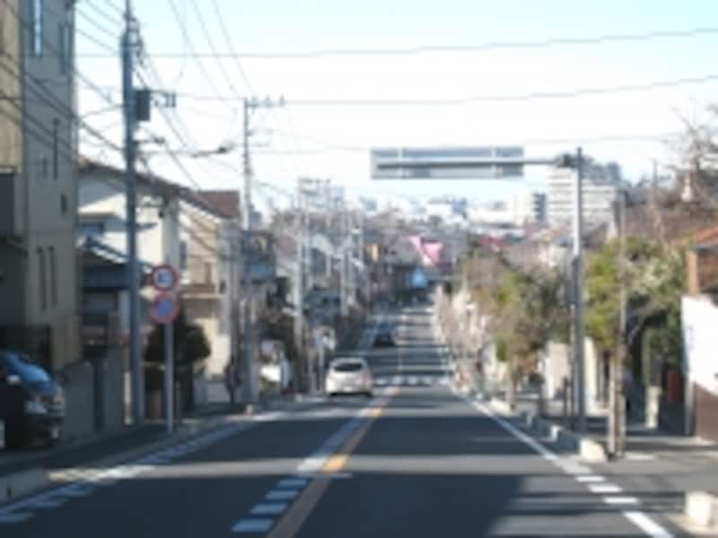 江戸川へ向かう坂