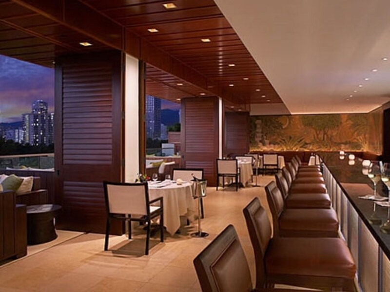 ロビー・バー「ワイオル」