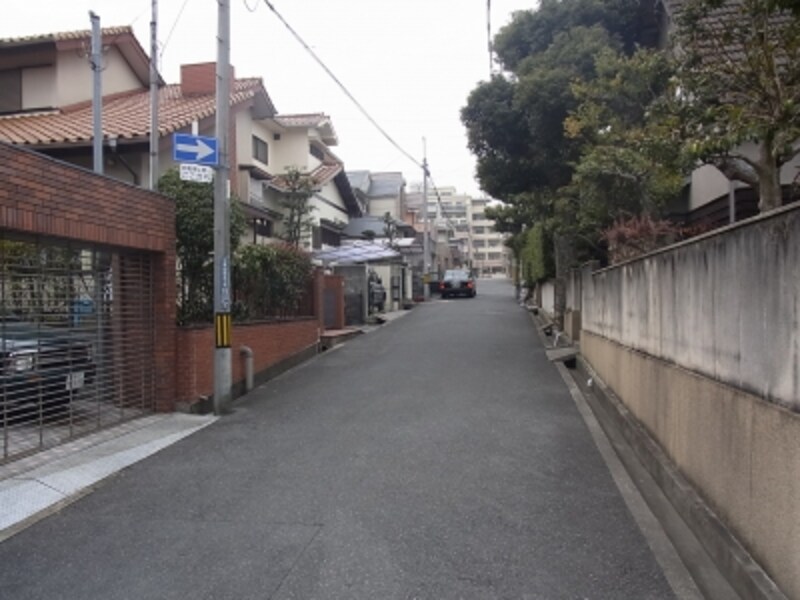 千里山住宅街、緑が多い