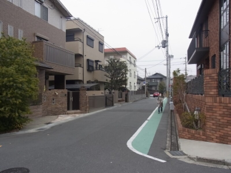 千里山、住宅街、３階建てが多いエリア