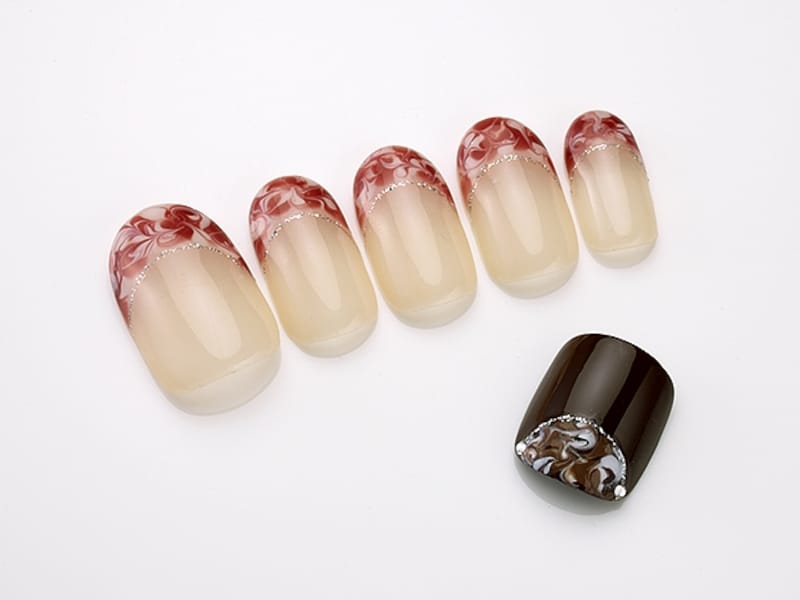 指先もお菓子のようにラッピングを