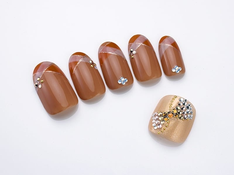 繊細なラメラインが大人っぽい雰囲気