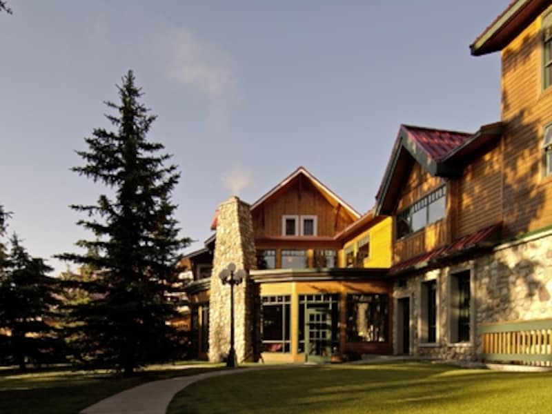 バンフの町の喧騒を離れた静かなロケーションも魅力undefined(C)Canadian Rocky Mountain Resorts