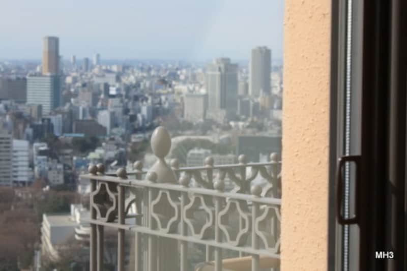 窓と仕舞い込まれた網戸