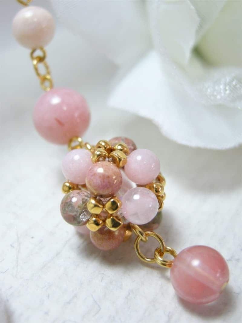 複数の素材で柔らかな色合いに