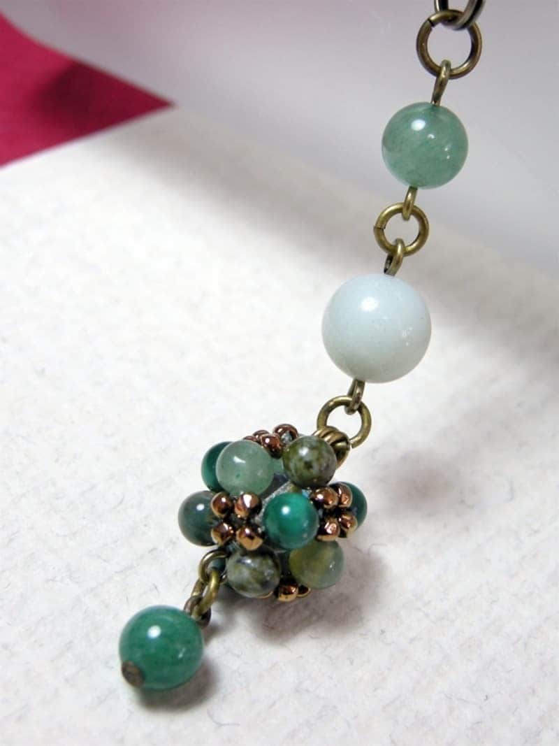 森を思わせる深いグリーン