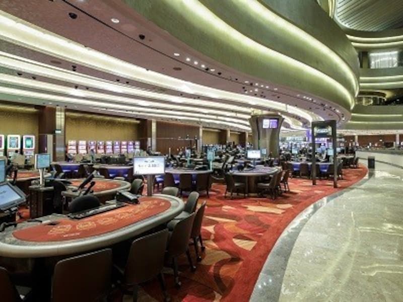 ショッピング施設に併設されていて利用しやすいマリーナベイ・サンズのカジノ(C)Marina Bay Sands