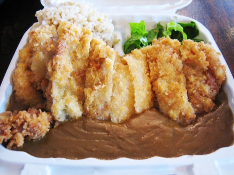 パイオニア・サルーンのカツカレーは、ボリューム満点！