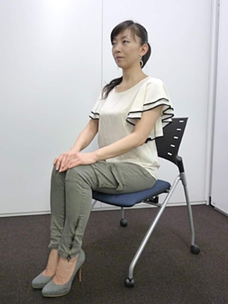 背もたれには寄りかからない!