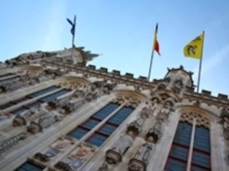 ブルグ広場で一番の存在感を誇る市庁舎
