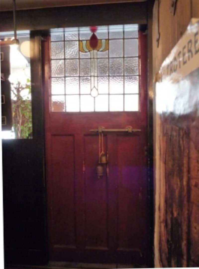 オステリア・バスティーユの扉