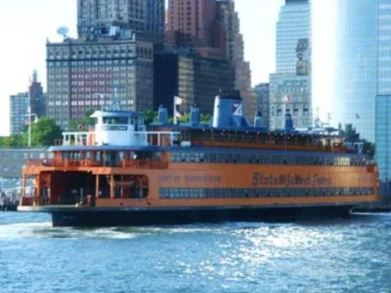 ひと目でわかる黄色い船体