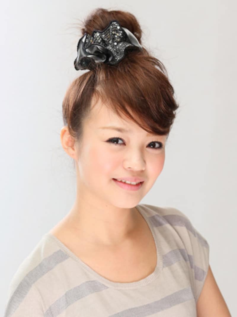 前髪部分に丸みをつけると自然な仕上がりに